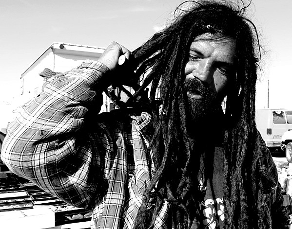  Un rasta blanc étrangle sa gonzesse avec ses dreadlocks