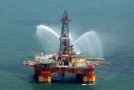 Une plateforme pétrolière coule avec son équipage dans le golf Persique.