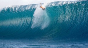 Teahupoo: une des plus grosses vagues du monde