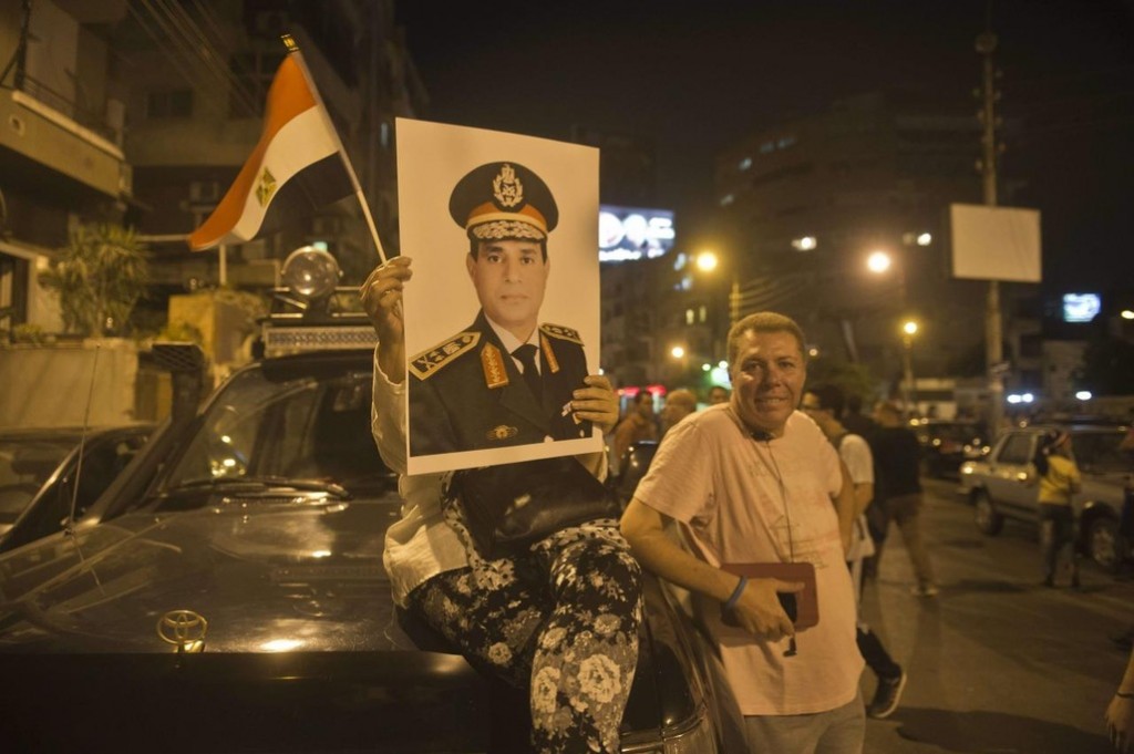 Le general al Sissi nouveau heros de la place Tahrir article popin1 1024x681 « Il est plus honorable de mourir que de voir le peuple égyptien terrorisé et menacé »