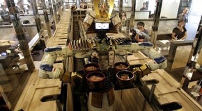 En Thaïlande, les robots dansent et les poulets volent