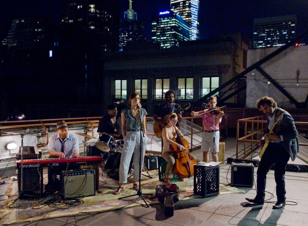 photo New York Melody Begin Again 2013 7 1024x753 New York Melody de John Carney : an Englishwoman in New York